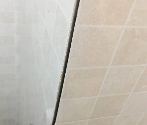 庐江瓷砖空鼓维修公司分享阳台瓷砖脱落的修复过程可以分为以下几个步骤