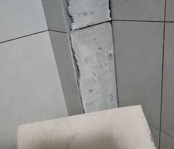 庐江瓷砖空鼓维修公司分享下厨房瓷砖脱落的补救措施。